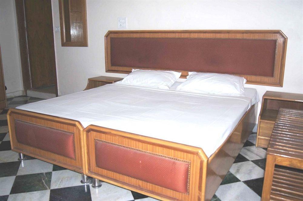Hotel Westend Holiday Home 5 Mint From Nizamuddin Railway Station Nueva Delhi Exterior foto